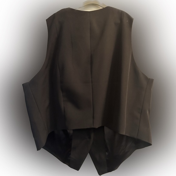 Post op Gastric sleeve, lots of clothes no longer fit. Never worn. - Picture 2 of 3